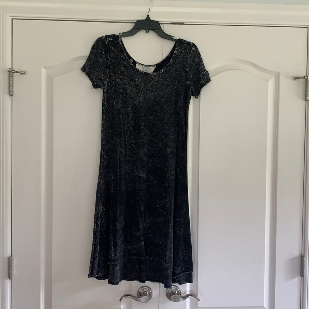 Black marble t-shirt dress.